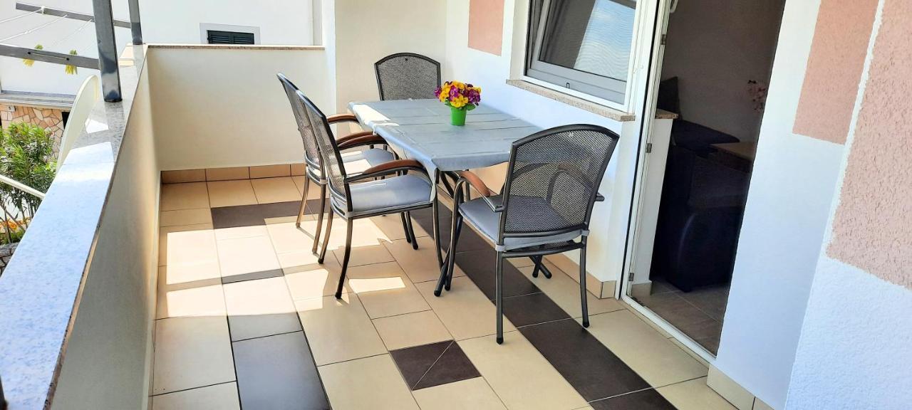 Apartment Miroslav クルク エクステリア 写真