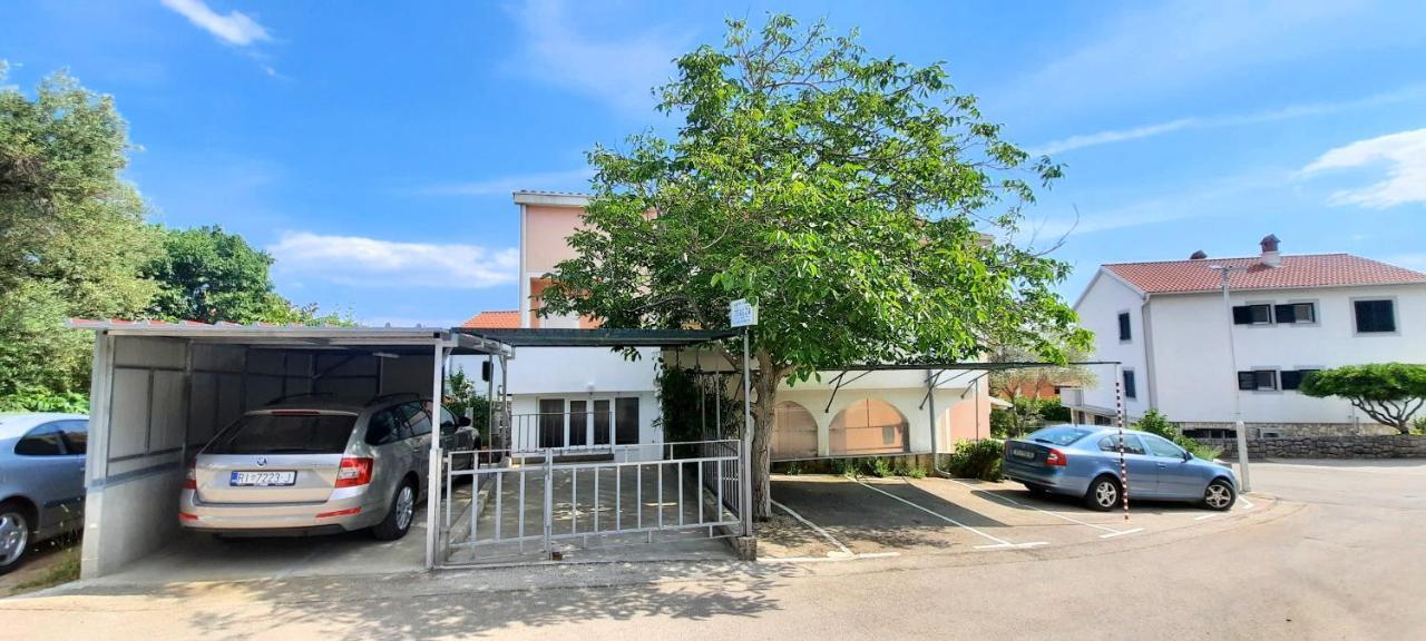 Apartment Miroslav クルク エクステリア 写真